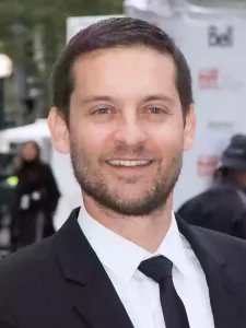 tobey maguire age