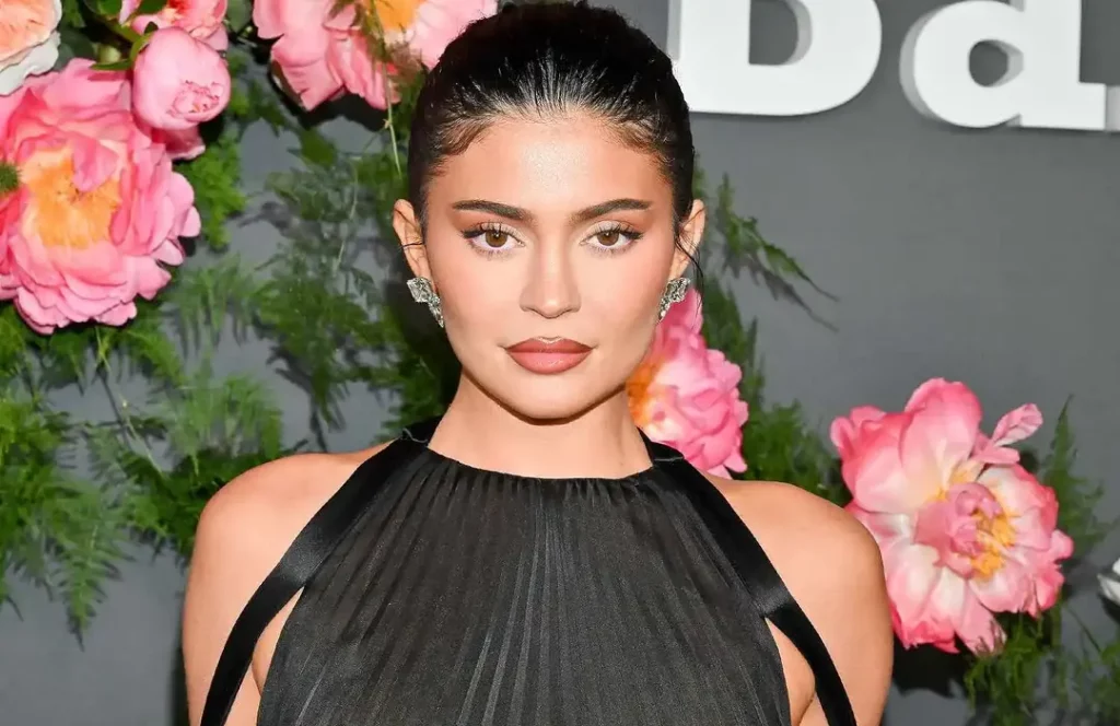 How Tall Is Kylie Jenner Age, Net Worth & More