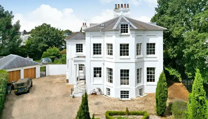 Invest In Luxury House For Sale In Exeter