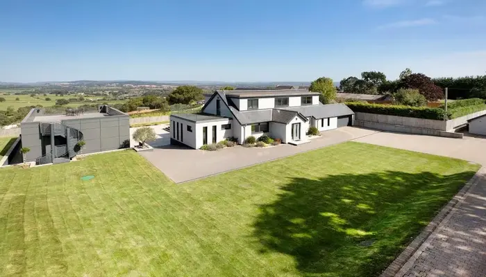 Invest In Luxury House For Sale In Exeter